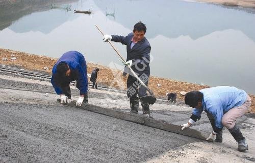 分析高强灌浆料加固小型水库除险加固的难点